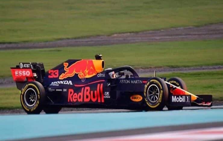 ريد بول يواصل هيمنته عبر تألق بيريز وفيرستابن في سباق فورمولا-1 السعودي