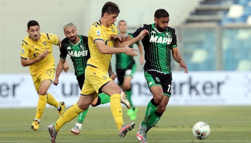 دومينيكو بيراردي يقود ساسولو للفوز الأول في الدوري الايطالي على حساب هيلاس فيرونا